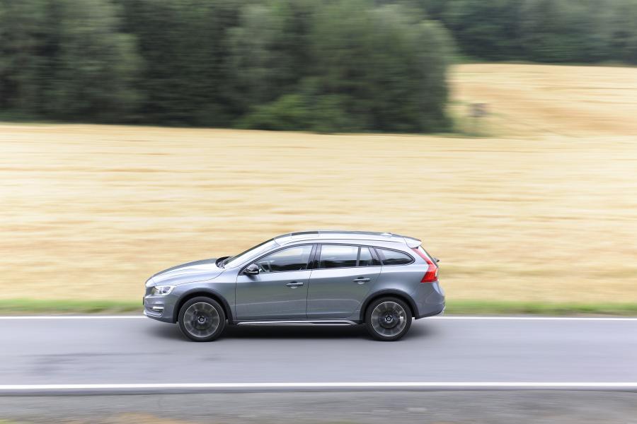  Volvo V60 T5 Cross Country 2015 года  (фото 16 из 38)